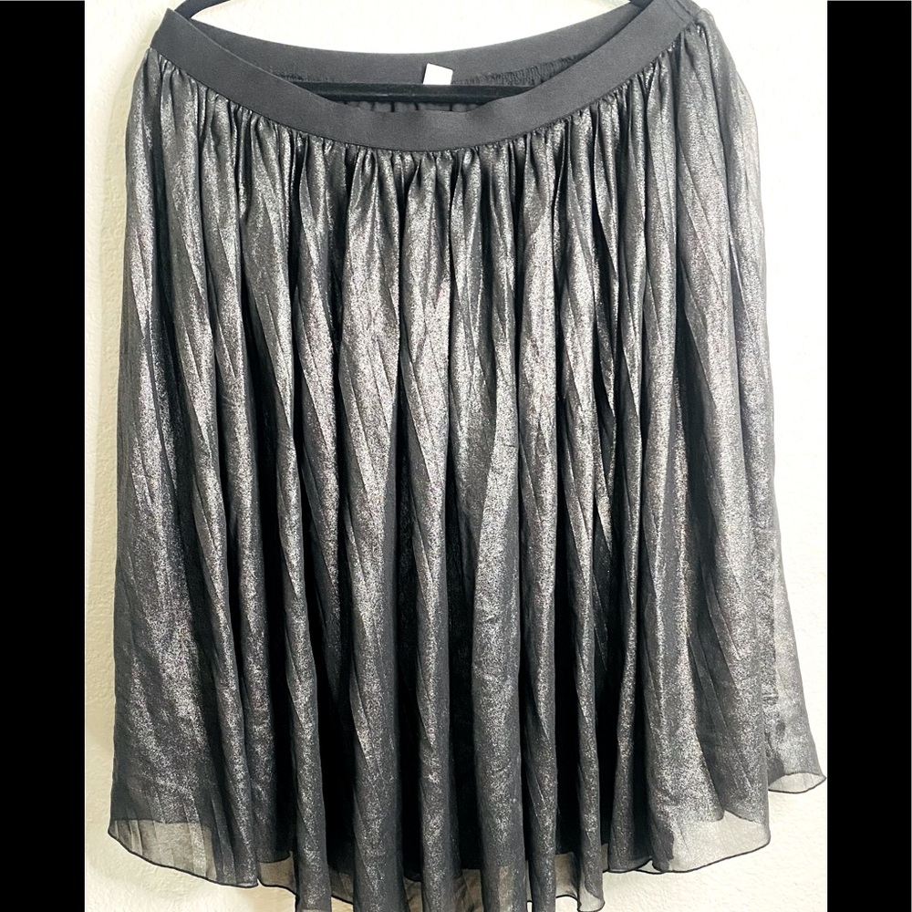 Old Navy accordion skirt. Size large